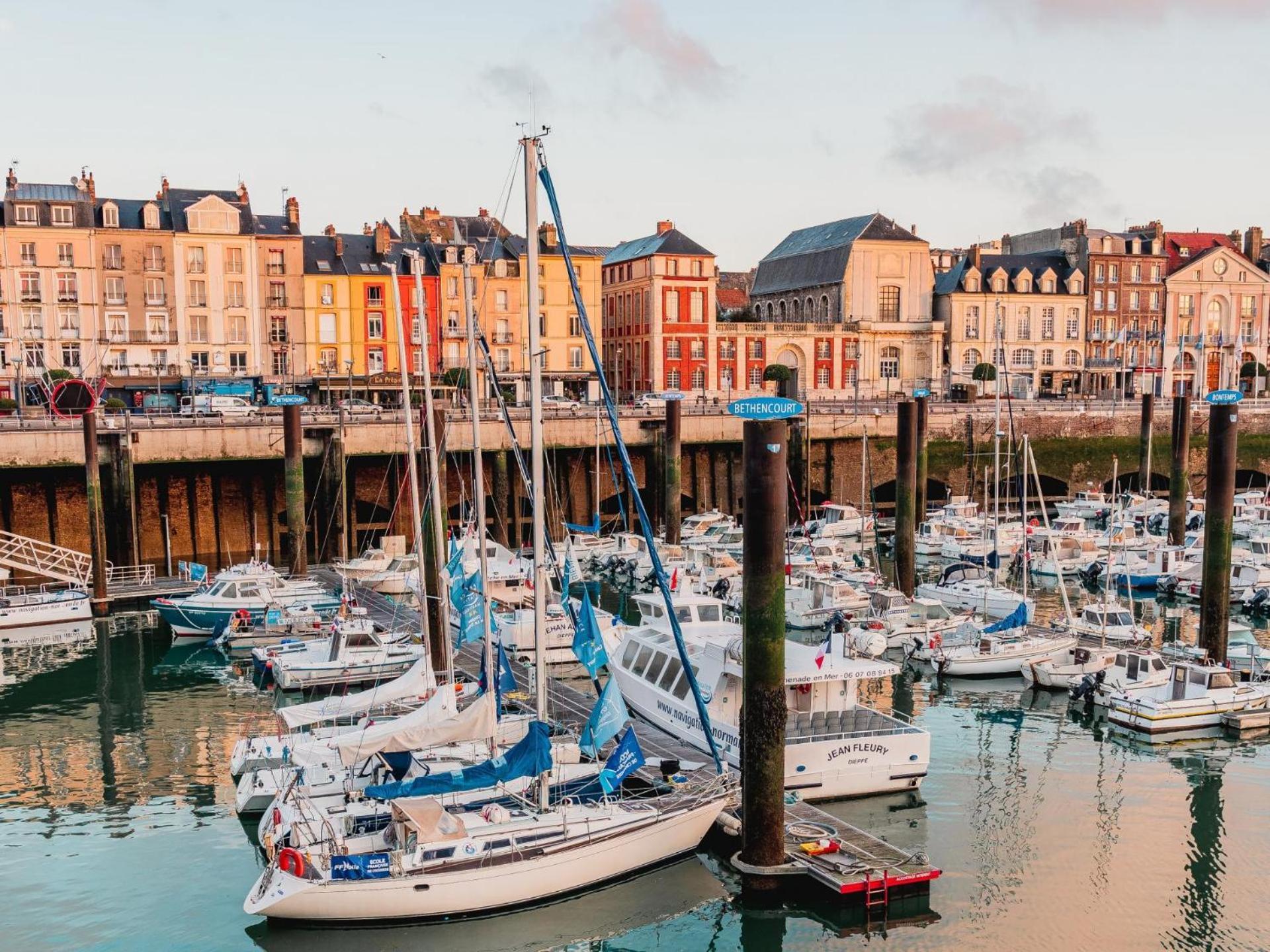 "Hinkley" Centre Ville Place De Parking Prive Dieppe Kültér fotó